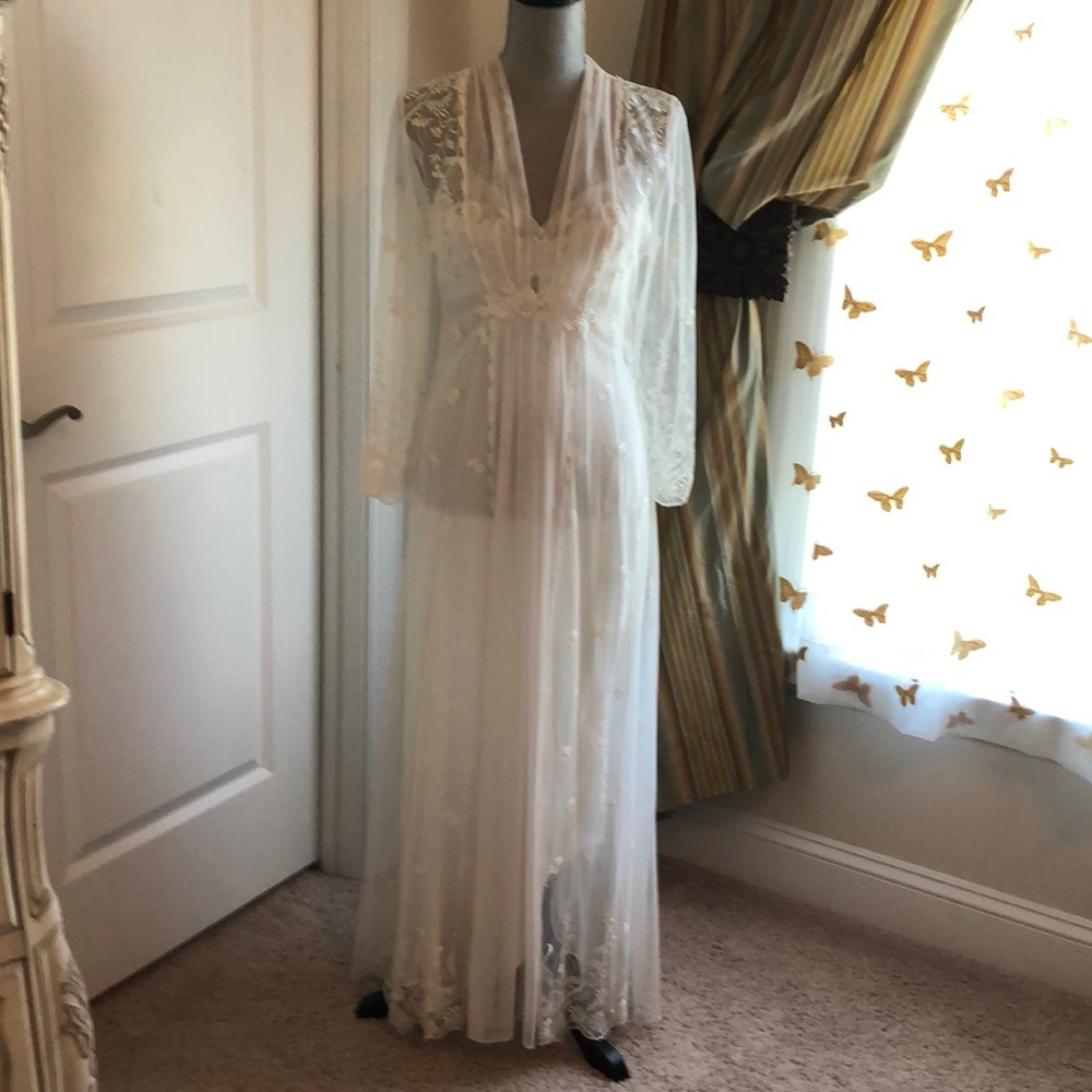 Gorgeous lace robe. Shown with matching gown